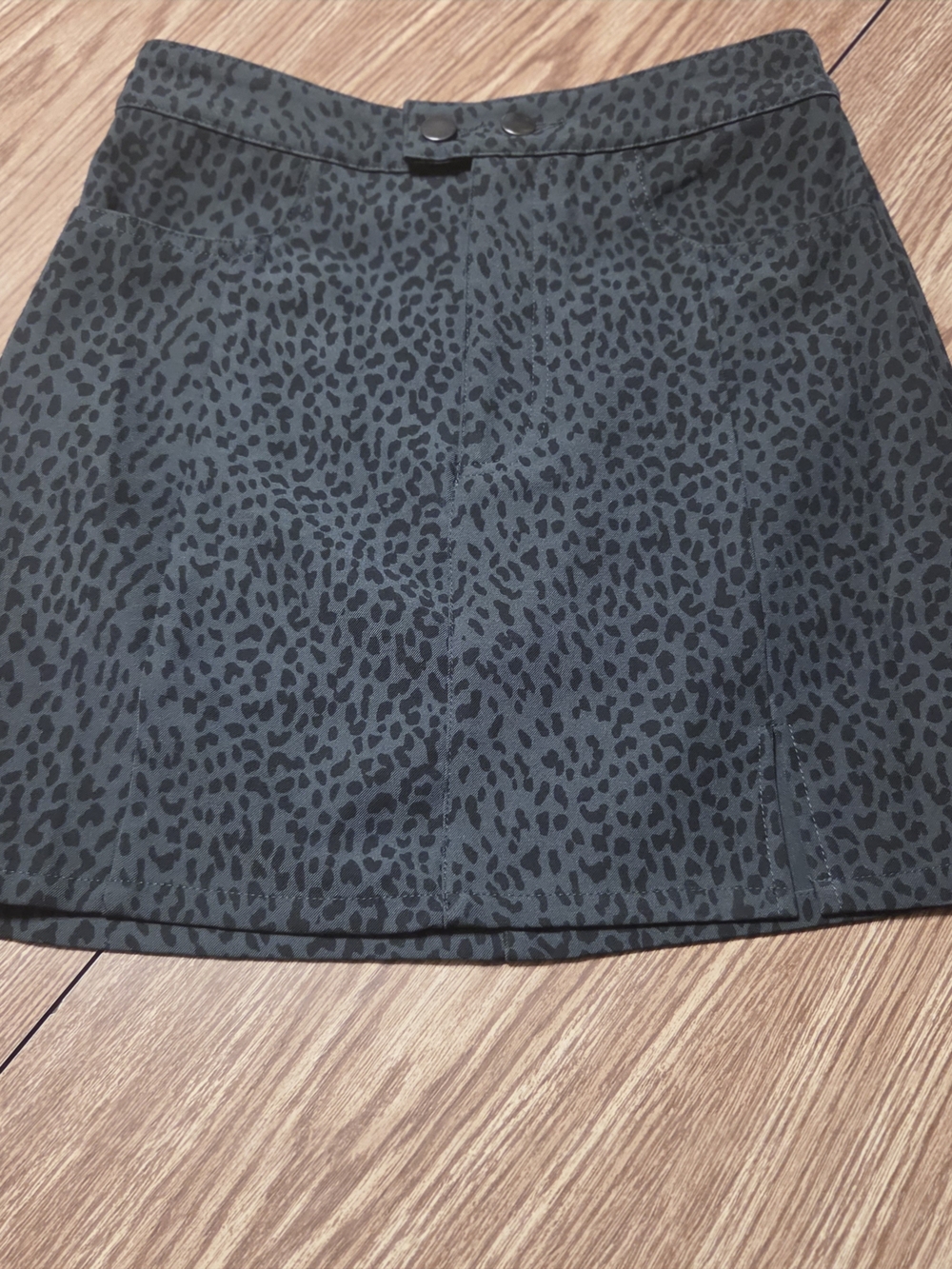 Le Lis Collection Gray and Black Leopard Print Mini Skirt